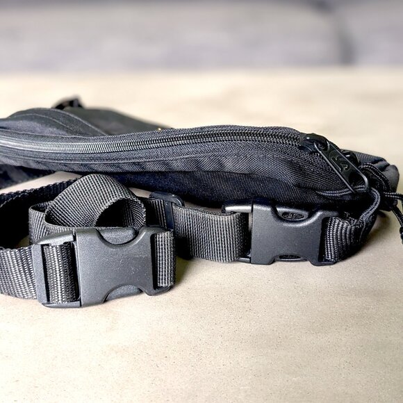 Jansport Fanny Pack / Waistpack Black Mens - Picture 10 of 10